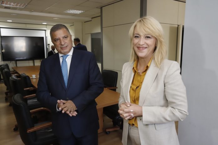 Αλλαγή σκυτάλη στην Περιφέρεια Αττικής - Παρέδωσε στον Γ. Πατούλη η Ρ