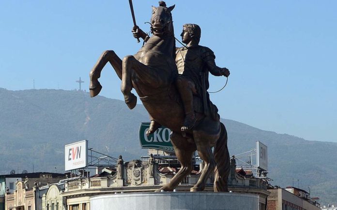 «Ανεπιθύμητα» τα Τίρανα και τα Σκόπια