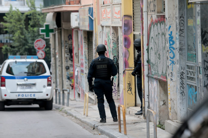 Αστυνομική επιχείρηση στα Εξάρχεια για ναρκωτικά (φωτογραφίες)