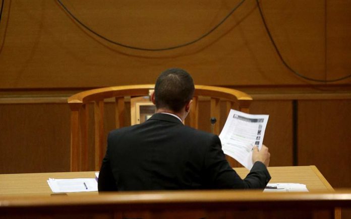 Δεν σχολίασε την εξύμνηση του Χίτλερ