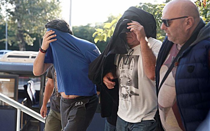 «Δύο ρυμουλκά και το εξτραδάκι μου..