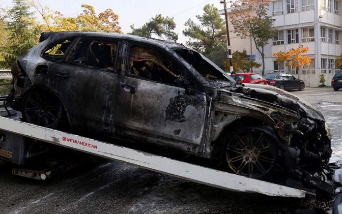 Εμπρηστική επίθεση σε 10 αυτοκίνητα στη Θεσσαλονίκη