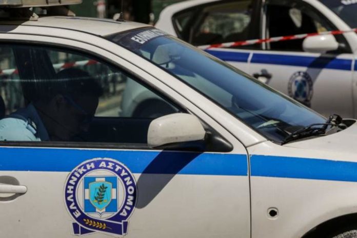 Ελεύθερος με περιοριστικούς όρους ο 28χρονος δόκιμος που παρέσυρε και σκότωσε γιαγιά και εγγόνι στο Αίγιο