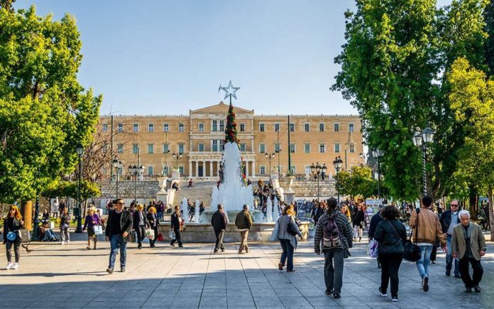 Να «υιοθετήσουν» τον χριστουγεννιάτικο στολισμό της Αθήνας καλεί πολίτες και επιχειρήσεις ο δήμος