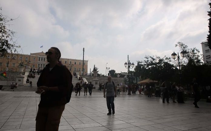 Σποραδικές βροχές και θερμοκρασίες έως 29 βαθμούς το Σάββατο