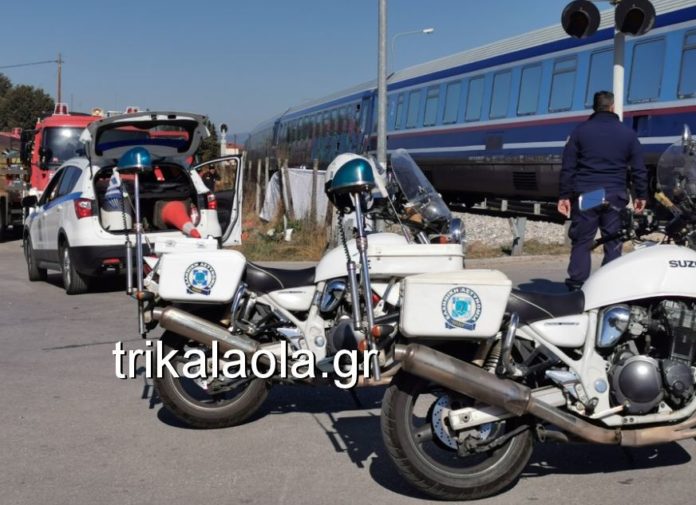Σύγκρουση τρένου με αυτοκίνητο στα Τρίκαλα - Νεκρή η οδηγός (φωτογραφίες-βίντεο)
