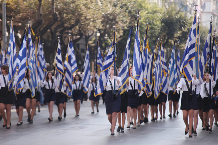 Θεσσαλονίκη: Με καλό καιρό η μαθητική παρέλαση για την 28η Οκτωβρίου (φωτογραφίες)