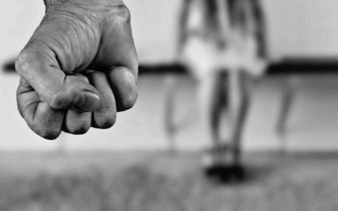 Αυξημένη κατά 34,45% η ενδοοικογενειακή βία στην Ελλάδα την περασμένη τετραετία