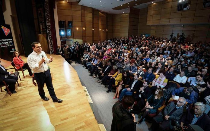 al-tsipras-memonomena-fenomena-i-molotof-se-kapies-scholes-sto-kentro-tis-athinas