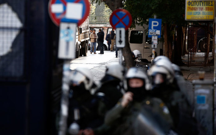 Αστυνομική επιχείρηση σε κτίριο υπό κατάληψη δίπλα στην ΑΣΟΕΕ - Τέσσερις προσαγωγές