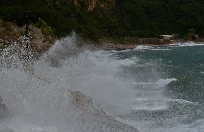 Χωρίς ακτοπλοϊκή σύνδεση η Κεφαλονιά λόγω θυελλωδών ανέμων ύψους έως και 9 μποφόρ