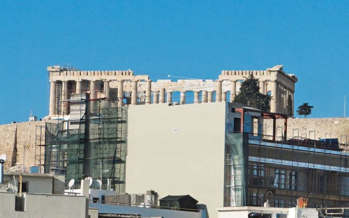 Δεκτή η προσφυγή των κατοίκων Μακρυγιάννη για το κτίριο που έκρυβε την Ακρόπολη