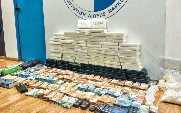 Εκαναν «σκόνη» κύκλωμα κοκαΐνης
