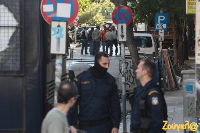Έκλεψαν τα κλειδιά φορτηγού του Δήμου Αθηναίων στην αστυνομική επιχείρηση στο Πεδίον του Άρεως