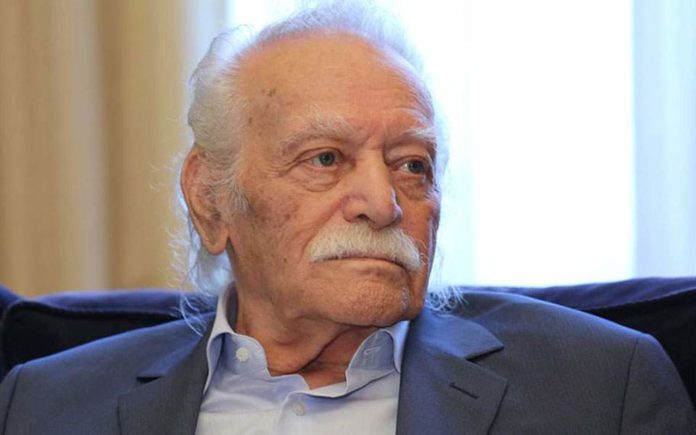 Εξιτήριο πήρε από το νοσοκομείο ο Μανώλης Γλέζος