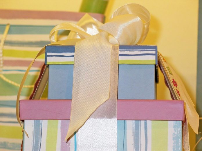 gift-1313624_960_720
