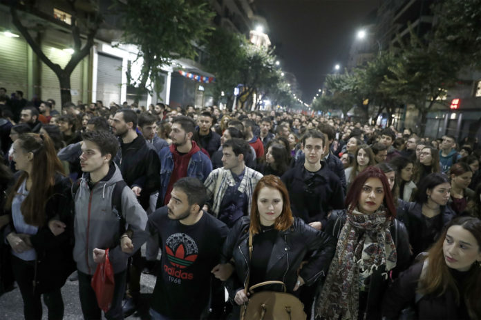 Οι μαζικότερες πορείες των τελευταίων ετών στη Θεσσαλονίκη για την επέτειο του Πολυτεχνείου (φωτογραφίες)