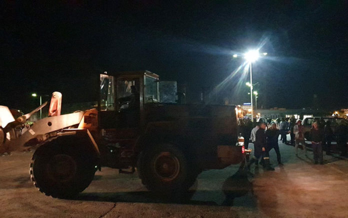 Κως: Δήμαρχος και κάτοικοι «μπλόκαραν» την αποβίβαση μεταναστών