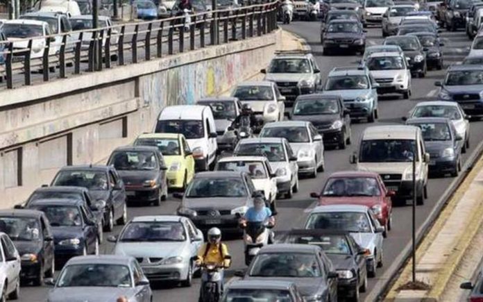Κυκλοφοριακά προβλήματα στη Λεωφόρο Κηφισού λόγω εκτροπής φορτηγού