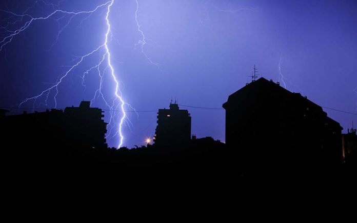 Κύμα κακοκαιρίας μέχρι την Τρίτη σε όλη τη χώρα - Βρόχες και καταιγίδες