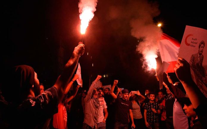 Λίβανος: Διαδηλωτές απέκλεισαν δρόμους μετά την έκκληση του προέδρου να επιστρέψουν στα σπίτια τους