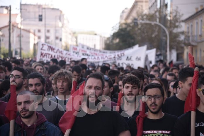 Live: Πορεία προς τη Βουλή πραγματοποιούν οι φοιτητές