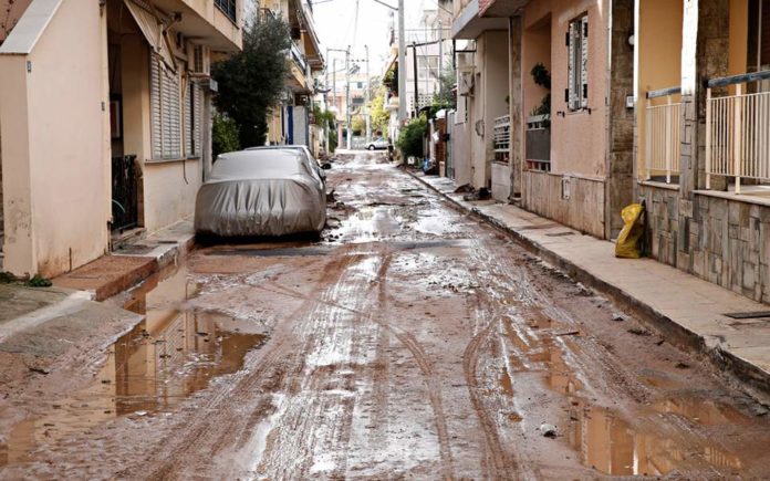Μεγάλα προβλήματα από την κακοκαιρία, κλειστή η Αθηνών-Κορίνθου - Ενας νεκρός στο Αντίρριο