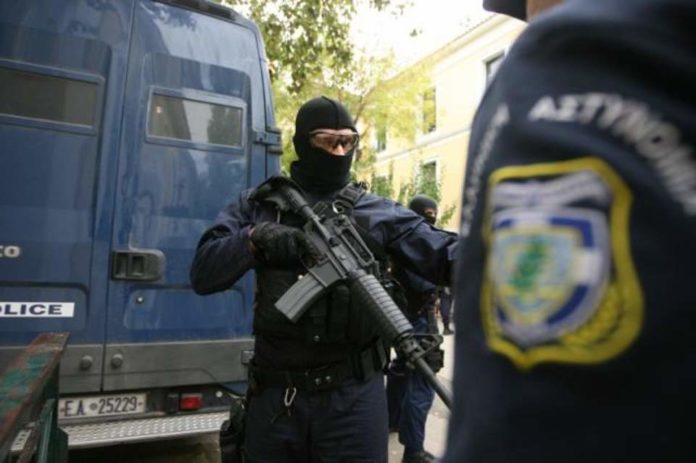 Μεγάλη επιχείρηση της Αντιτρομοκρατικής με τρεις συλλήψεις και 15 προσαγωγές