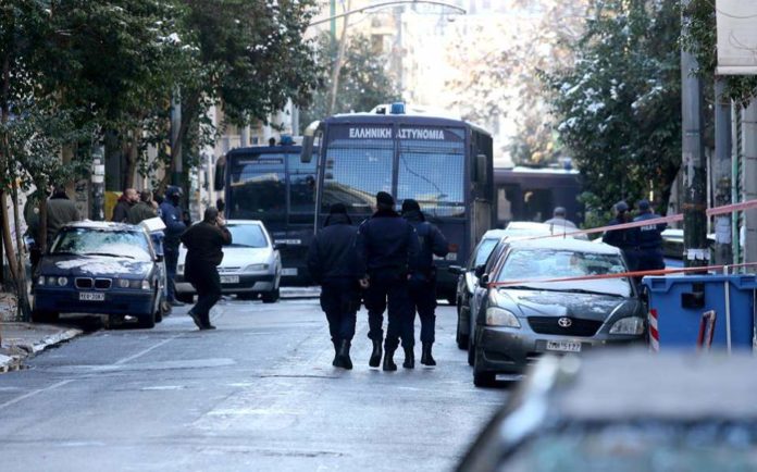 Μεγάλη επιχείρηση της Αντιτρομοκρατικής - Βρέθηκε γιάφκα με καλάσνικοφ, χειροβομβίδες και εκρηκτικά -Τρεις συλλήψεις, 15 προσαγωγές
