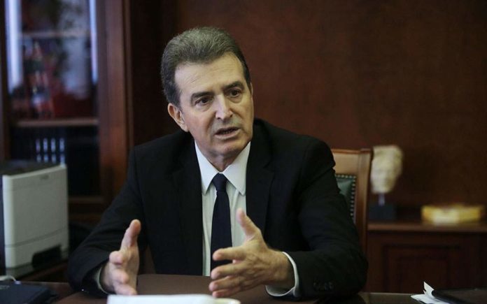 Πέταξαν τρικάκια στο σπίτι του Μ
