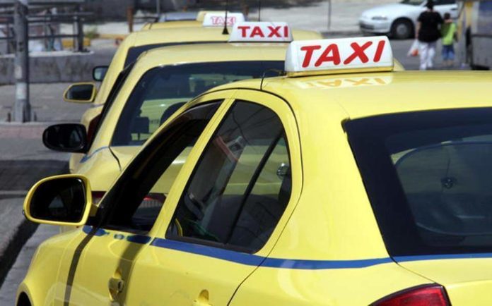 Πόσο «κοστίζει» το τσιγάρο σε ταξί και ΜΜΜ