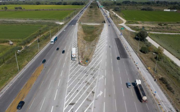 Σε φορτηγό-ψυγείο στην Εγνατία Οδό εντοπίστηκαν 41 μετανάστες