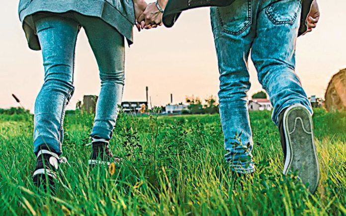 Σεξουαλικά ενεργός από την ηλικία των 15 δηλώνει ένας στους τέσσερις νέους