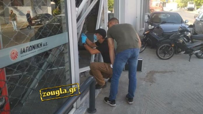 Στη φυλακή η συμμορία που «μπούκαρε» με αυτοκίνητα σε καταστήματα