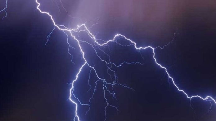 Στο σκοτάδι το μισό Οροπέδιο Λασιθίου - Οι κεραυνοί προκάλεσαν βλάβες