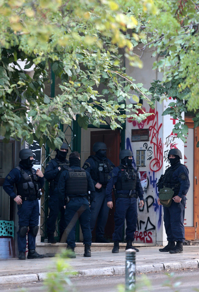 Τα ευρήματα της αστυνομίας μετά την έφοδο σε κτίριο στα Εξάρχεια - Δύο συλλήψεις