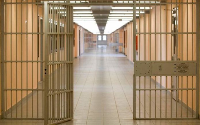 Τέσσερις τραυματίες σε συμπλοκή μεταξύ κρατουμένων στις φυλακές Δομοκού