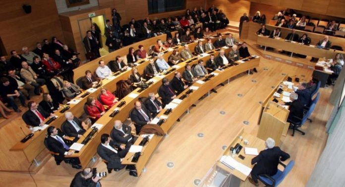 Θεσσαλονίκη : Μείωση δημοτικών τελών κατά 12,5% – Για εξαπάτηση μιλά η αντιπολίτευση