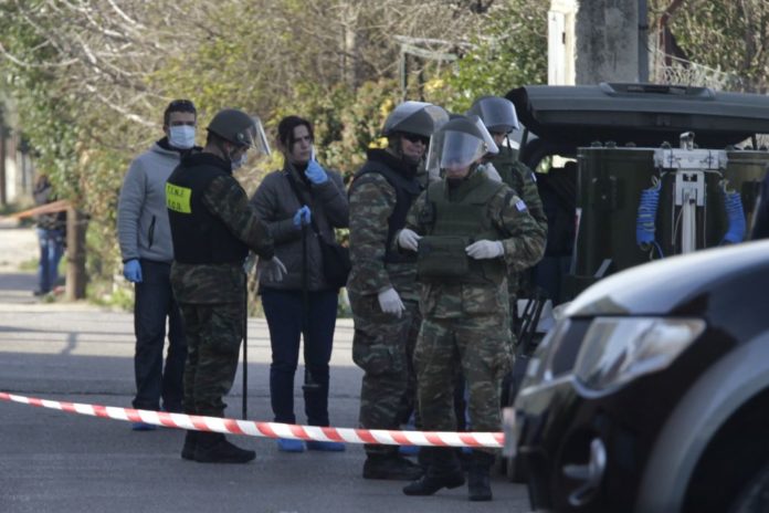 Το λάθος των τρομοκρατών με το καλάσνικοφ - Ανήκει στην «Επαναστατική Αυτοάμυνα»