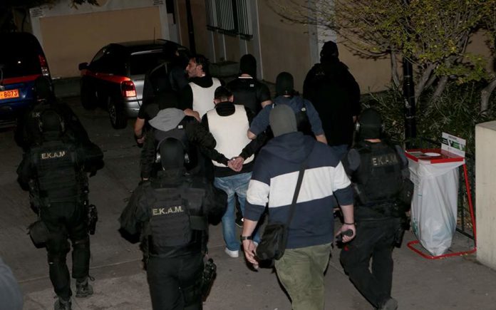 Βαρύτατες κατηγορίες κατά τεσσάρων κατηγορουμένων για συμμετοχή στην «Επαναστατική Αυτοάμυνα»