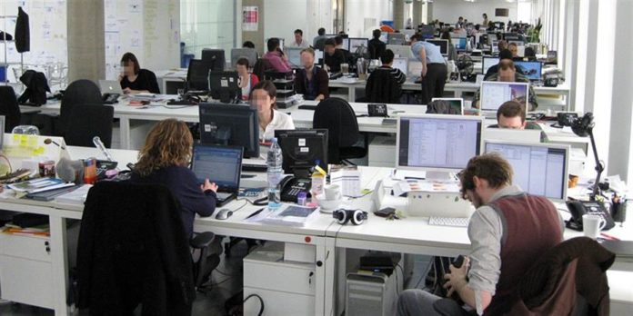 1471273-working-people-930-1