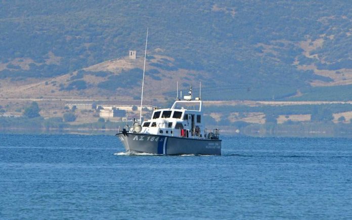 Αγνοούνται τρεις σέρφερ στον Σχινιά