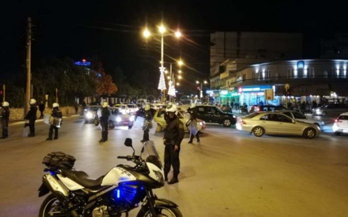 Χανιά: Νεαροί πέταξαν πέτρες και φωτοβολίδες κατά αστυνομικών στην πορεία για τον Γρηγορόπουλο
