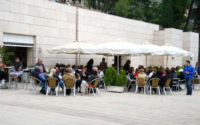 Επανεκκίνηση για 17 αναψυκτήρια και υπογραφή με..