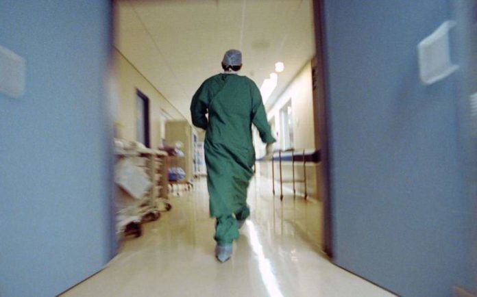 Επεισόδια με δακρυγόνα σε ημερίδα για την Υγεία