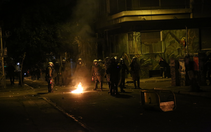 Επεισόδια με μολότοφ στα Εξάρχεια - 40 προσαγωγές και 10 συλλήψεις