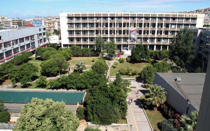 Επιστρέφουν τα Συμβούλια και διχάζουν