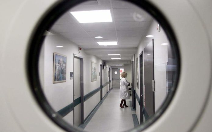 Επιτυχής εγκυµοσύνη παρένθετης µητέρας από την κόρη της
