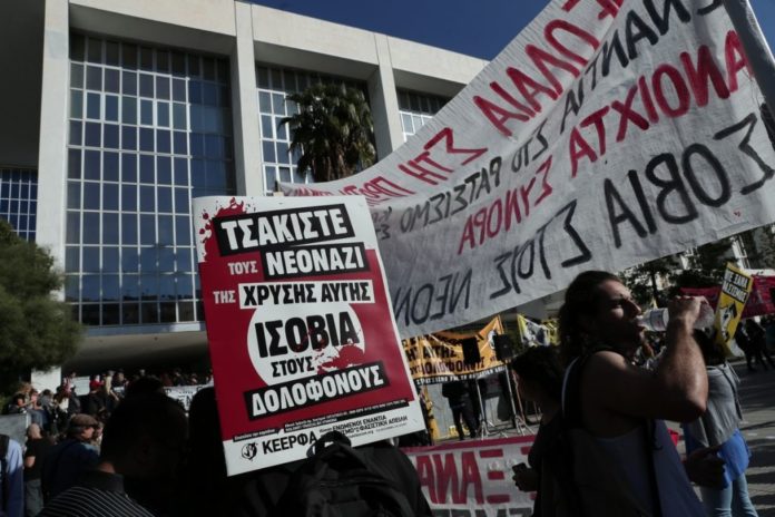 Ευρύ αντιφασιστικό κάλεσμα στα Προπύλαια: «Όχι στο ξέπλυμα της δολοφονικής Χρυσής Αυγής»