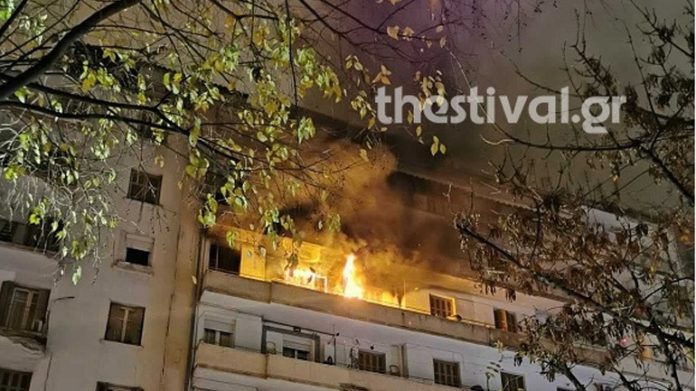 Φωτιά σε διαμέρισμα στο κέντρο της Θεσσαλονίκης- Απεγκλωβίστηκαν τρία ανήλικα παιδιά
